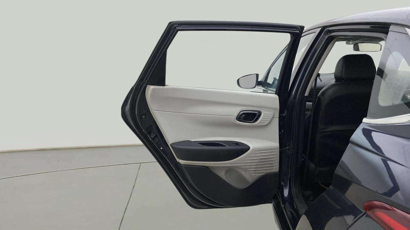 2023 Hyundai NEW I20 Sportz 1.2 IVT, Petrol, Automatic, 33,524 km, LHS Rear Door