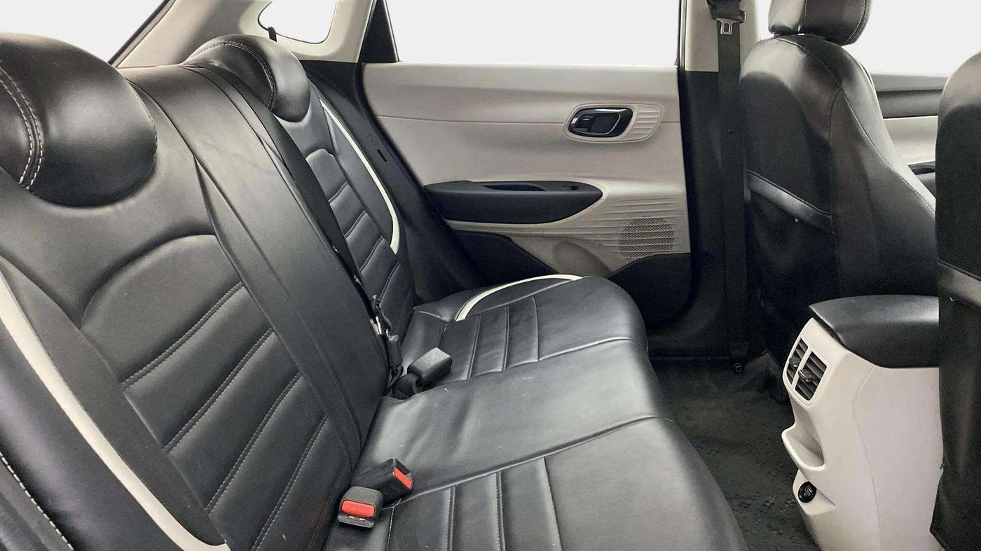 2023 Hyundai NEW I20 Sportz 1.2 IVT, Petrol, Automatic, 33,524 km, Right Side Rear Door Cabin