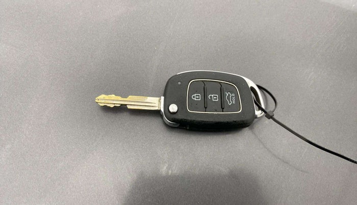 2021 Hyundai GRAND I10 NIOS SPORTZ 1.2 KAPPA VTVT CNG, CNG, Manual, 57,365 km, Key Close Up