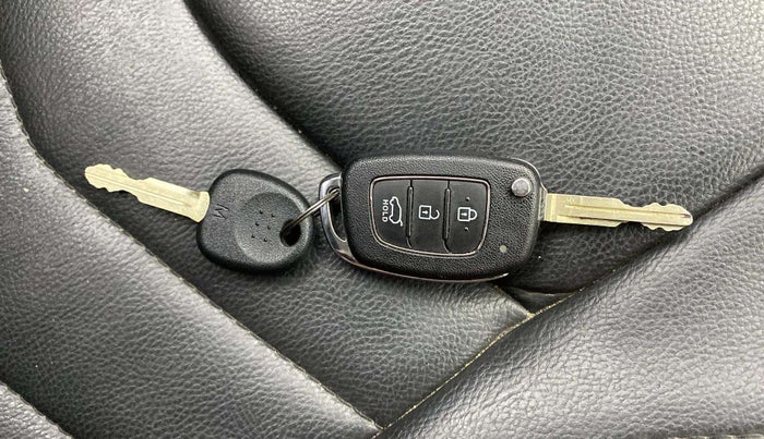 2021 Hyundai VENUE SX 1.0 TURBO, Petrol, Manual, 30,329 km, Key Close Up