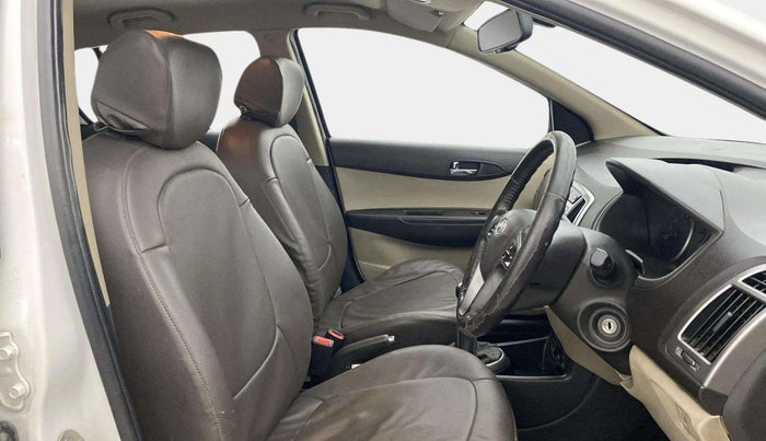 2014 Hyundai i20 SPORTZ 1.2, Petrol, Manual, 70,599 km, Right Side Front Door Cabin
