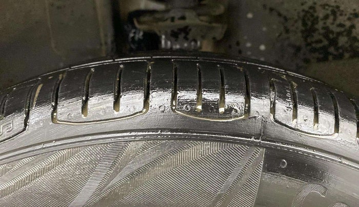 2020 Renault Kwid RXT 1.0 (O), Petrol, Manual, 53,740 km, Left Front Tyre Tread