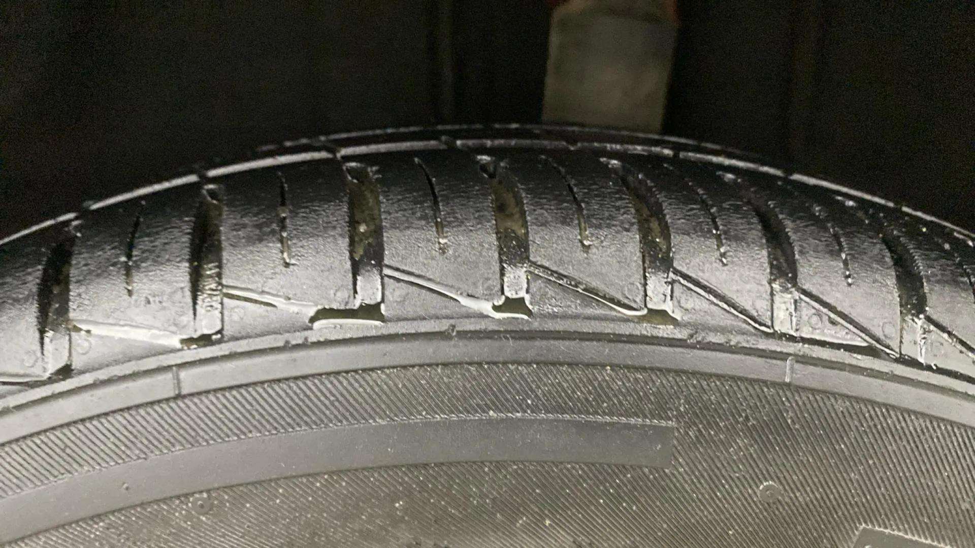 RHS-Front-Tyre-Tread-18