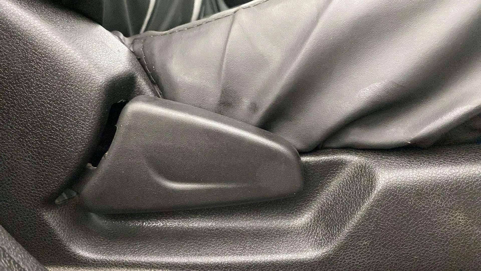 Driver-side-adjustment-panel-40