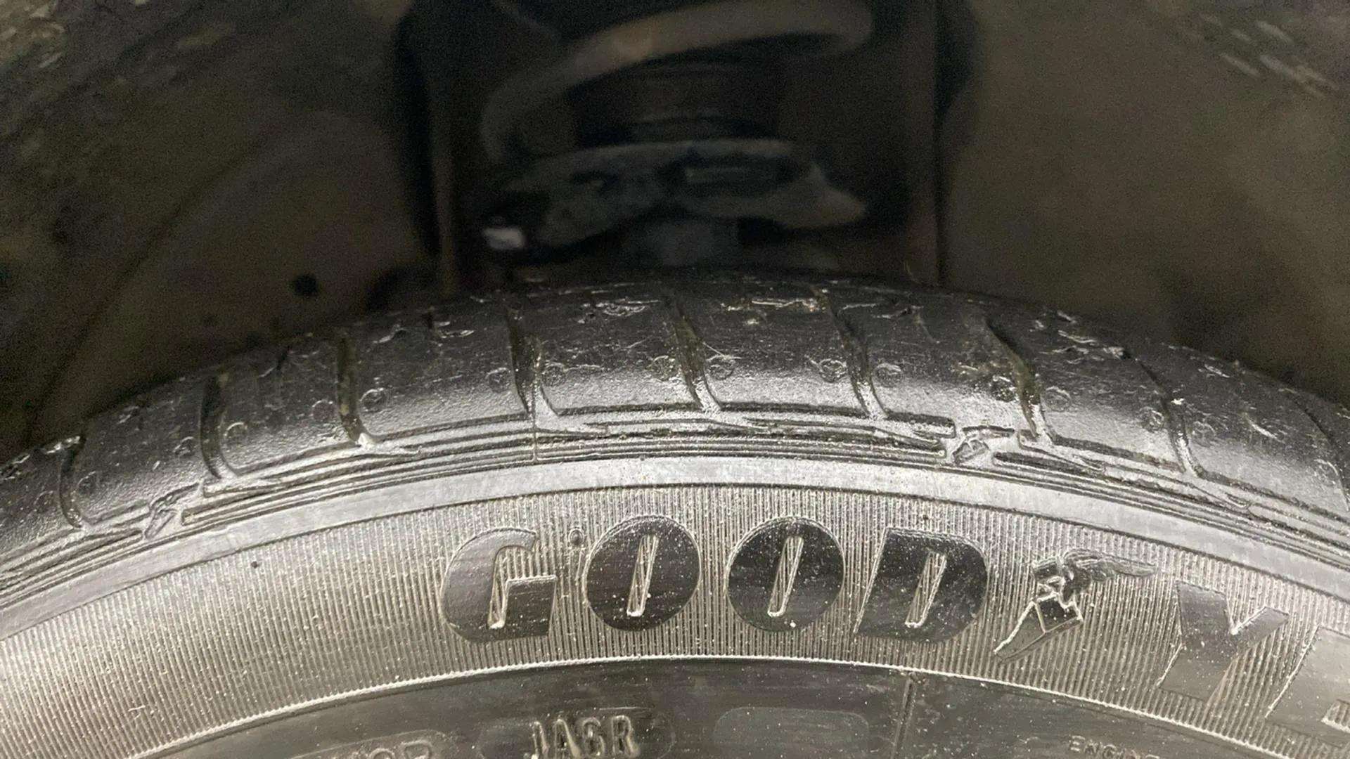 RHS-Front-Tyre-Tread-18