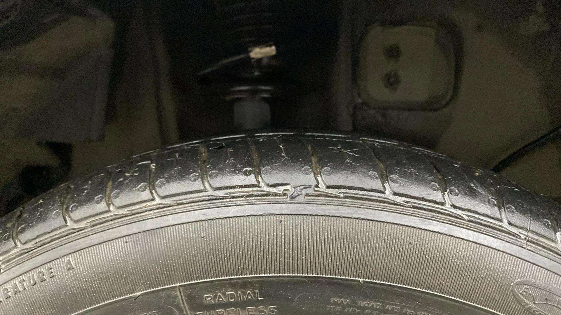 RHS-Rear-Tyre-Tread-19