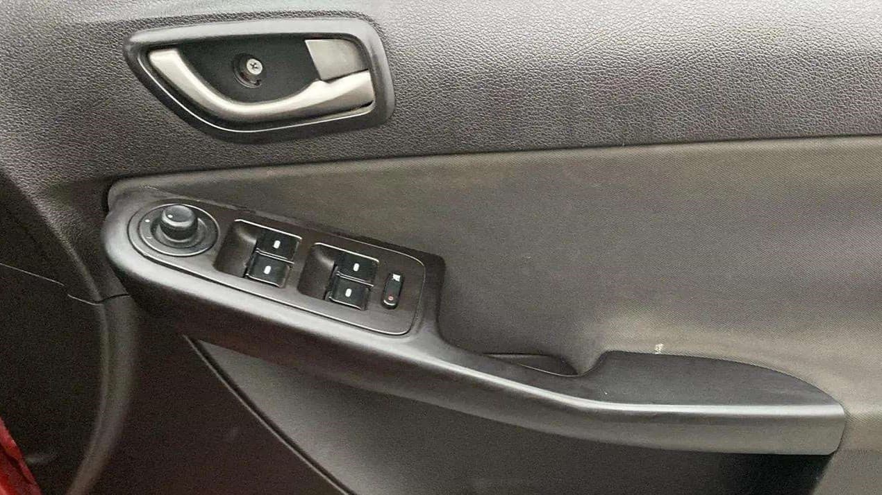 2014 Tata Bolt XT REVOTRON, Petrol, Manual, 52,371 km, Driver Side Door Panels Control