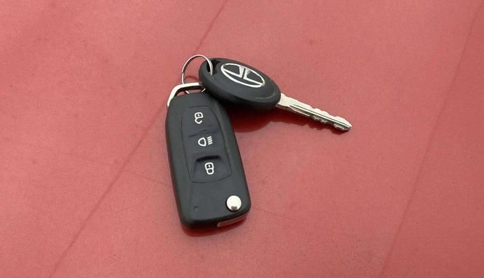 2014 Tata Bolt XT REVOTRON, Petrol, Manual, 52,371 km, Key Close Up