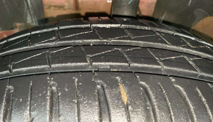 2024 Renault Kwid RXT 1.0 AMT, Petrol, Automatic, 12,070 km, Left Front Tyre Tread