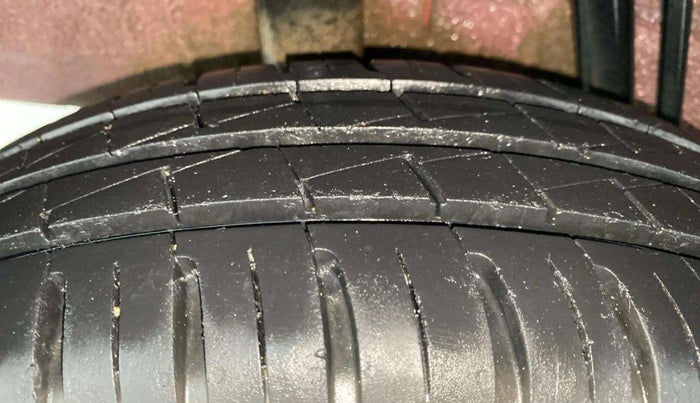 2024 Renault Kwid RXT 1.0 AMT, Petrol, Automatic, 12,070 km, Right Rear Tyre Tread