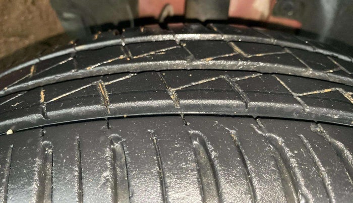 2024 Renault Kwid RXT 1.0 AMT, Petrol, Automatic, 12,070 km, Right Front Tyre Tread
