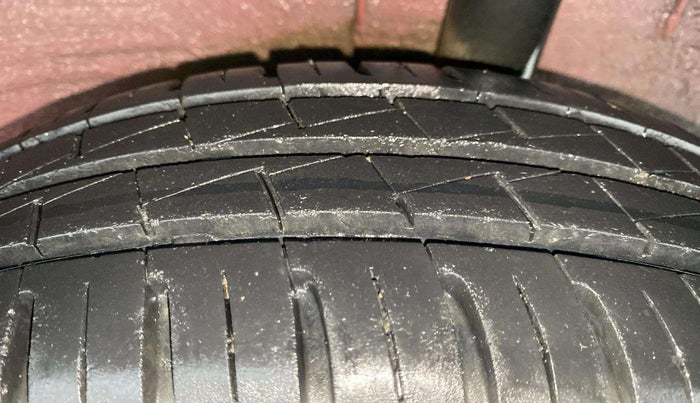 2024 Renault Kwid RXT 1.0 AMT, Petrol, Automatic, 12,070 km, Left Rear Tyre Tread
