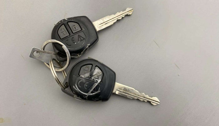 2023 Maruti Swift VXI, Petrol, Manual, 69,001 km, Key Close Up