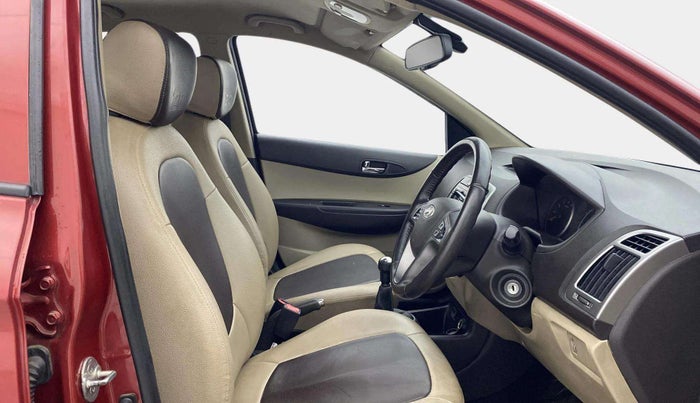 2014 Hyundai i20 SPORTZ 1.2, Petrol, Manual, 66,892 km, Right Side Front Door Cabin
