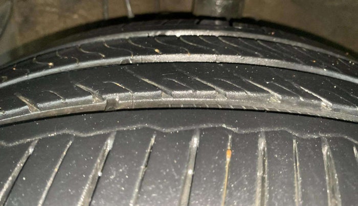 2014 Hyundai i20 SPORTZ 1.2, Petrol, Manual, 66,892 km, Left Front Tyre Tread