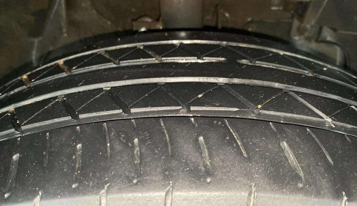 2020 Tata NEXON XZ PETROL, Petrol, Manual, 60,088 km, Right Front Tyre Tread