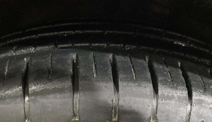 2018 Maruti Ciaz DELTA 1.5 SHVS MT PETROL, Petrol, Manual, 59,155 km, Right Front Tyre Tread
