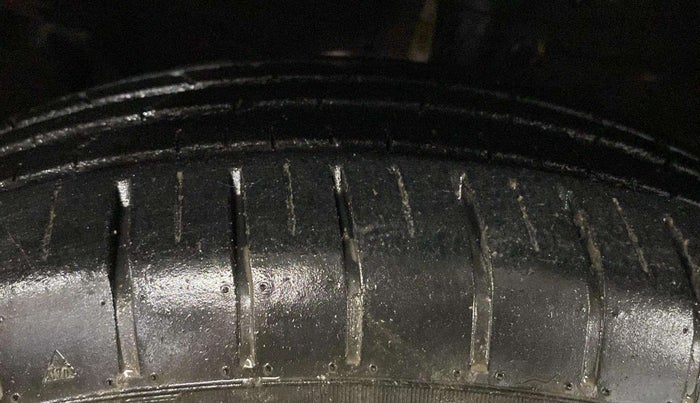 2018 Maruti Ciaz DELTA 1.5 SHVS MT PETROL, Petrol, Manual, 59,155 km, Left Front Tyre Tread