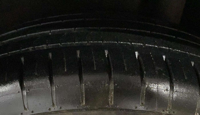 2018 Maruti Ciaz DELTA 1.5 SHVS MT PETROL, Petrol, Manual, 59,155 km, Left Rear Tyre Tread