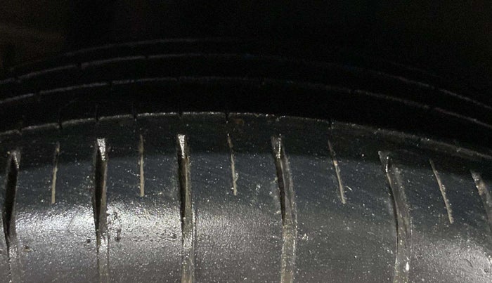 2018 Maruti Ciaz DELTA 1.5 SHVS MT PETROL, Petrol, Manual, 59,155 km, Right Rear Tyre Tread