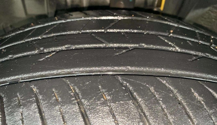 2021 Nissan MAGNITE XE, Petrol, Manual, 22,114 km, Left Front Tyre Tread