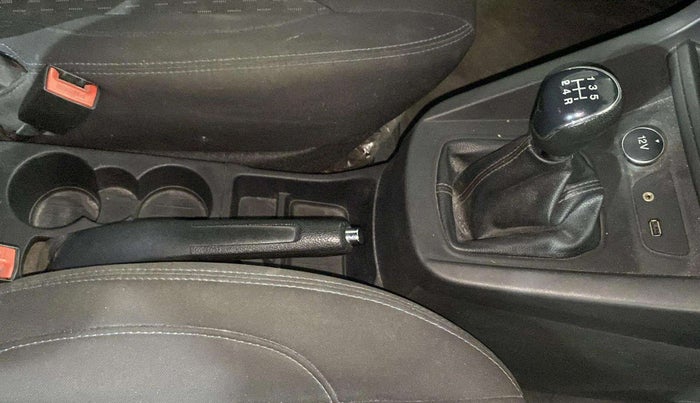 2019 Ford New Figo TITANIUM BLU 1.2 PETROL, Petrol, Manual, 52,277 km, Gear Lever