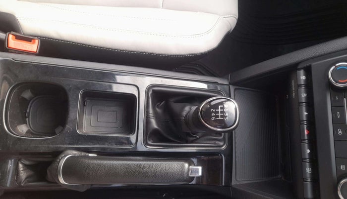 2022 Mahindra XUV700 AX 5 P MT 5 STR, Petrol, Manual, 47,602 km, Gear Lever