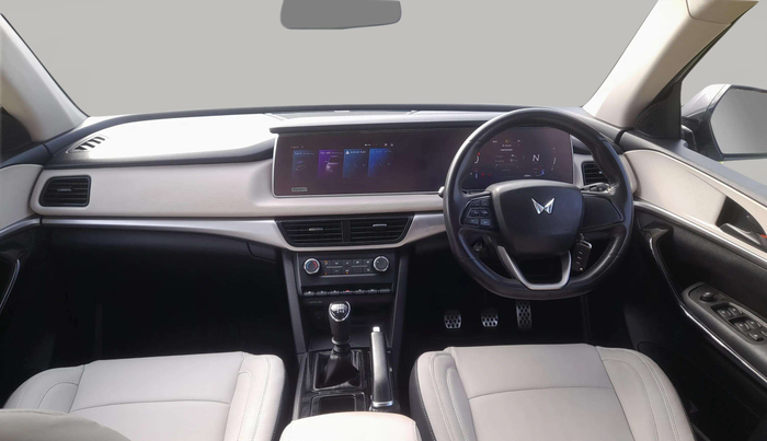 2022 Mahindra XUV700 AX 5 P MT 5 STR, Petrol, Manual, 47,602 km, Dashboard