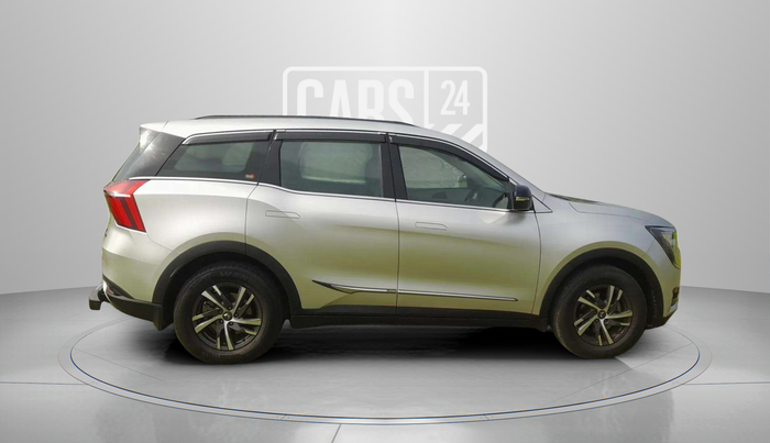 2022 Mahindra XUV700 AX 5 P MT 5 STR, Petrol, Manual, 47,602 km, Right Side View