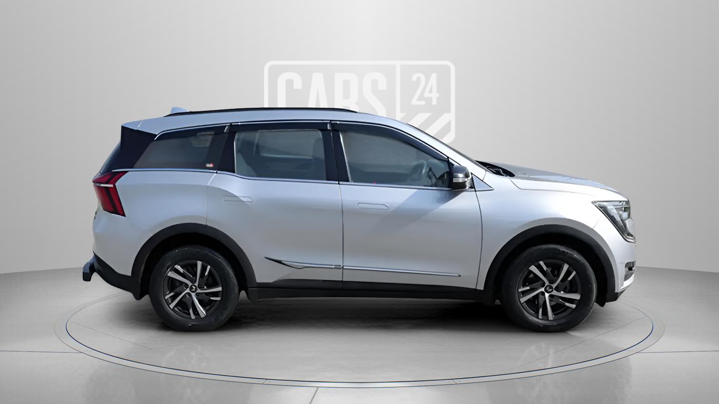 2022 Mahindra XUV700 AX 5 P MT 5 STR, Petrol, Manual, 47,612 km, Right Side View
