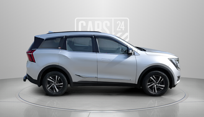 2022 Mahindra XUV700 AX 5 P MT 5 STR, Petrol, Manual, 47,612 km, Right Side View