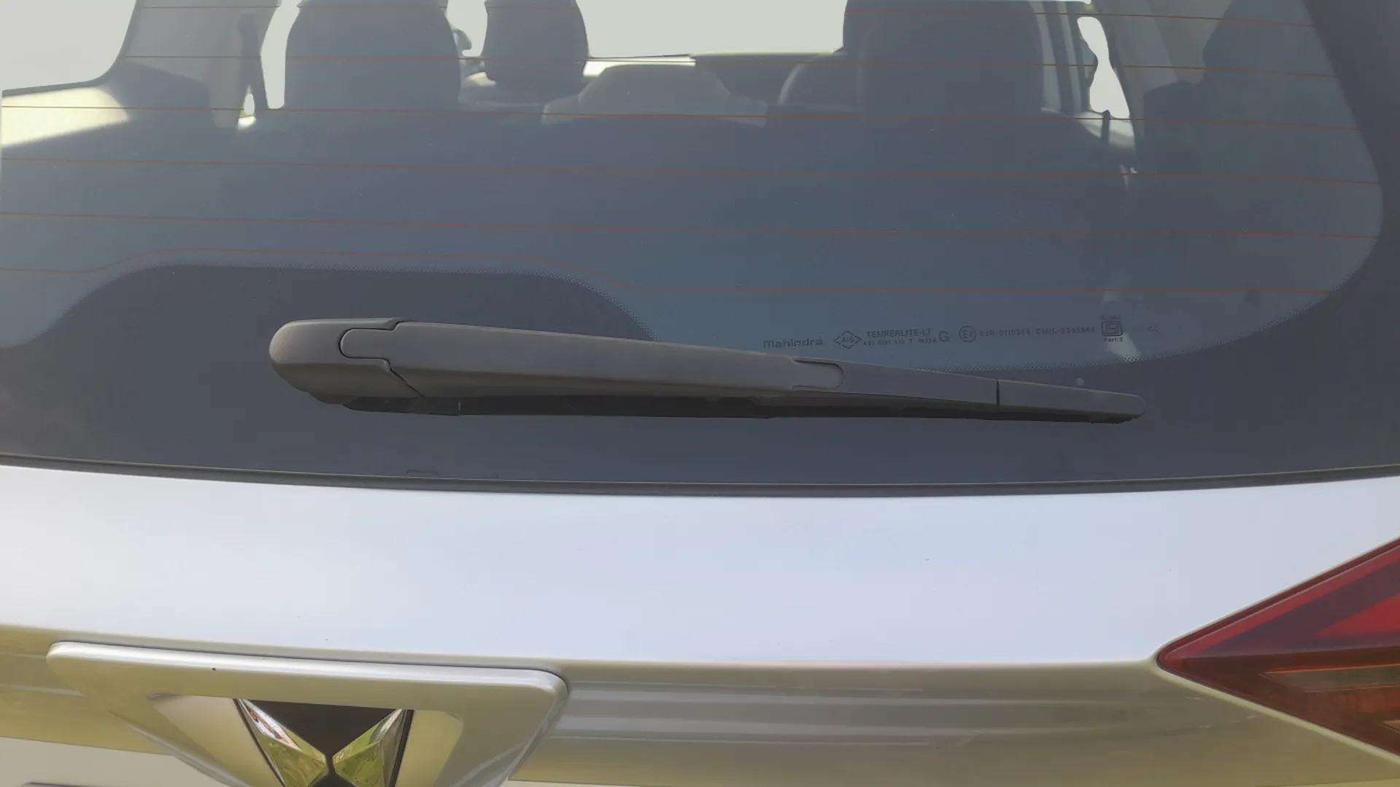 2022 Mahindra XUV700 AX 5 P MT 5 STR, Petrol, Manual, 47,612 km, Rear Wiper