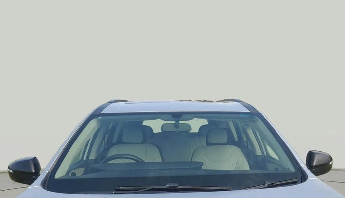 2022 Mahindra XUV700 AX 5 P MT 5 STR, Petrol, Manual, 47,602 km, Front Windshield