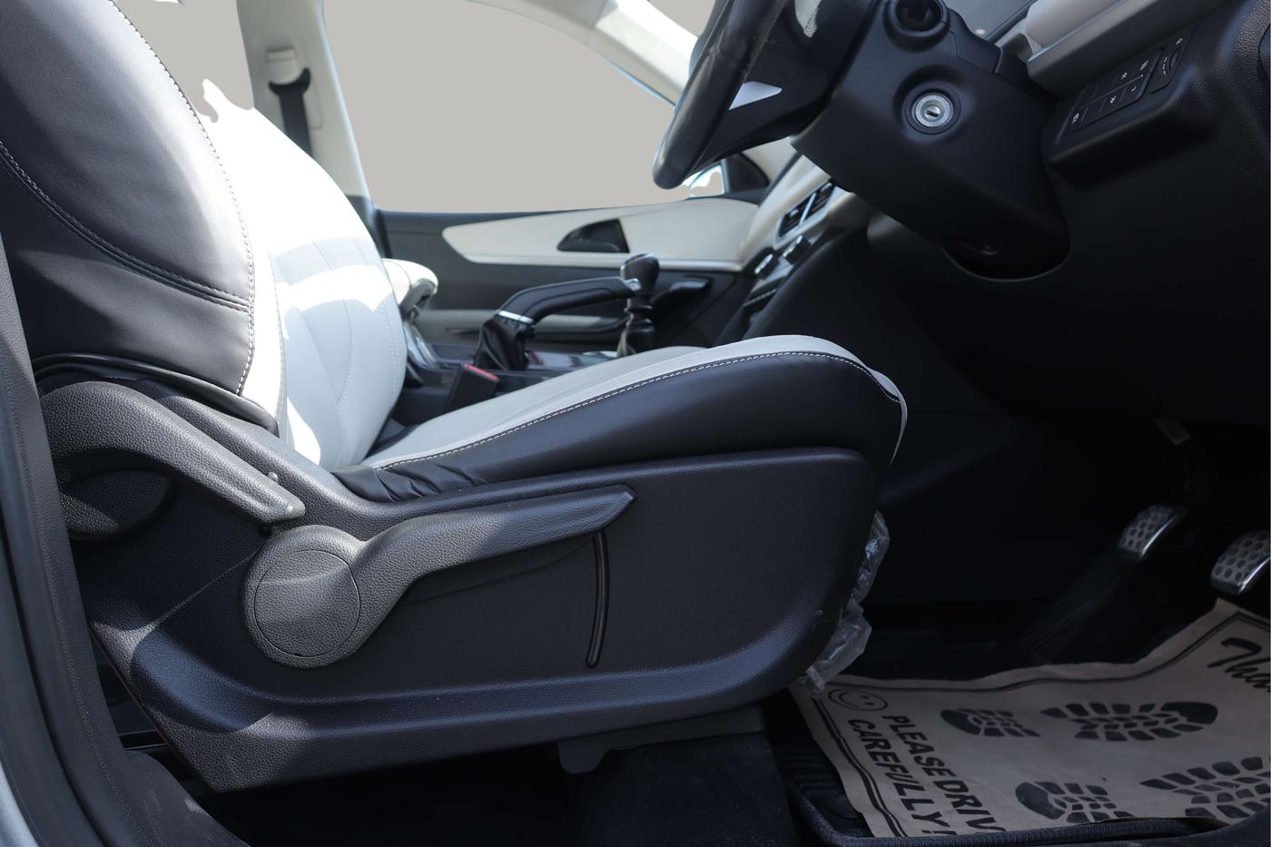 2022 Mahindra XUV700 AX 5 P MT 5 STR, Petrol, Manual, 47,612 km, Driver Side Adjustment Panel