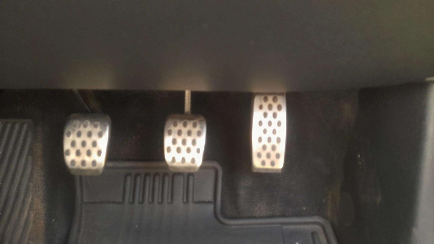2022 Mahindra XUV700 AX 5 P MT 5 STR, Petrol, Manual, 47,612 km, Pedals