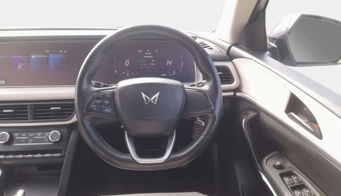 2022 Mahindra XUV700 AX 5 P MT 5 STR, Petrol, Manual, 47,602 km, Steering Wheel Close Up