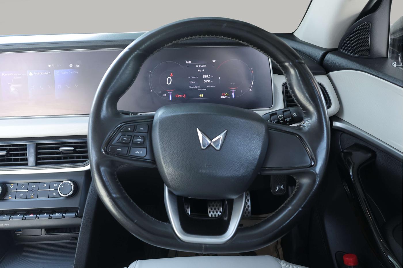 2022 Mahindra XUV700 AX 5 P MT 5 STR, Petrol, Manual, 47,612 km, Steering Wheel Close Up