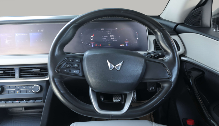 2022 Mahindra XUV700 AX 5 P MT 5 STR, Petrol, Manual, 47,612 km, Steering Wheel Close Up