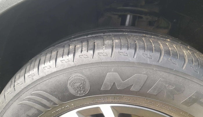 2022 Mahindra XUV700 AX 5 P MT 5 STR, Petrol, Manual, 47,602 km, Left Front Tyre Tread
