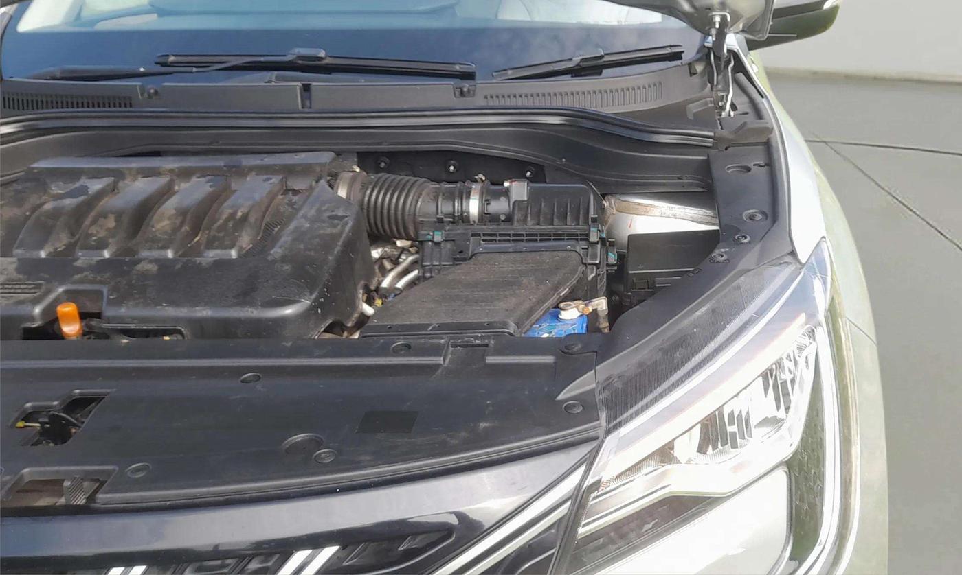 2022 Mahindra XUV700 AX 5 P MT 5 STR, Petrol, Manual, 47,612 km, Engine View - Left