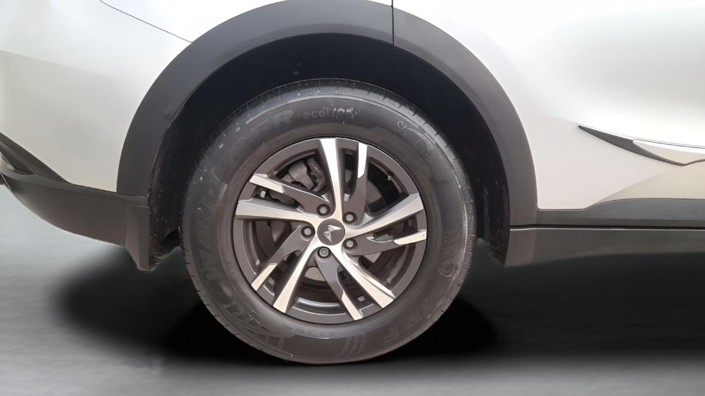 2022 Mahindra XUV700 AX 5 P MT 5 STR, Petrol, Manual, 47,612 km, Right Rear Wheel