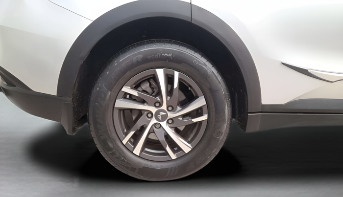 2022 Mahindra XUV700 AX 5 P MT 5 STR, Petrol, Manual, 47,612 km, Right Rear Wheel