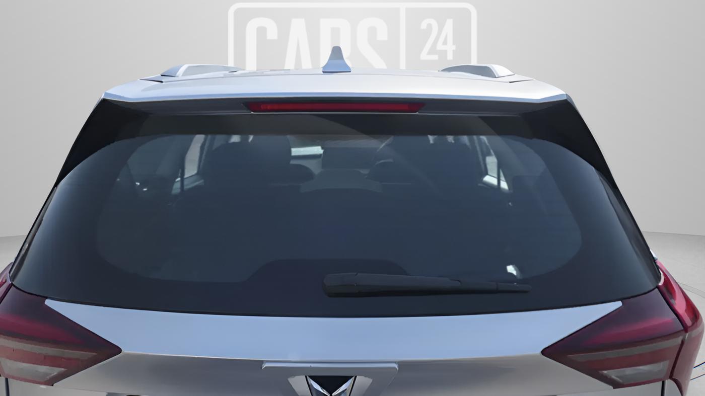 2022 Mahindra XUV700 AX 5 P MT 5 STR, Petrol, Manual, 47,612 km, Rear Windshield