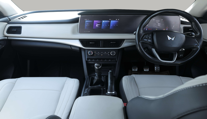 2022 Mahindra XUV700 AX 5 P MT 5 STR, Petrol, Manual, 47,612 km, Dashboard