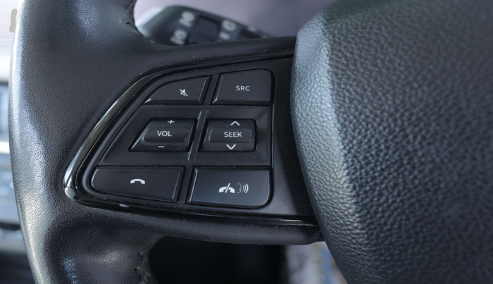 2022 Mahindra XUV700 AX 5 P MT 5 STR, Petrol, Manual, 47,612 km, Adaptive Cruise Control