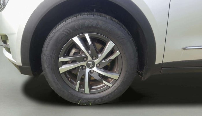 2022 Mahindra XUV700 AX 5 P MT 5 STR, Petrol, Manual, 47,602 km, Left Front Wheel