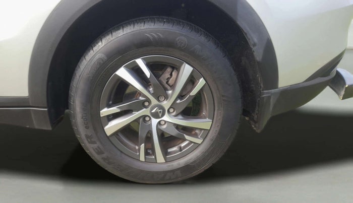 2022 Mahindra XUV700 AX 5 P MT 5 STR, Petrol, Manual, 47,602 km, Left Rear Wheel