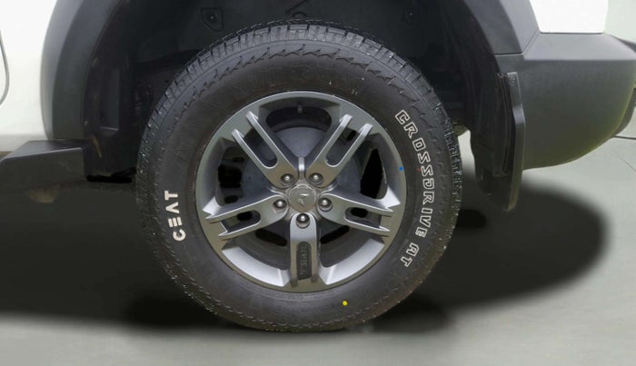 2024 Mahindra Thar LX D AT 4WD HT, Diesel, Automatic, 36,182 km, Left Rear Wheel