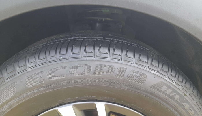 2022 Mahindra XUV700 AX 5 D MT 5 STR, Diesel, Manual, 67,287 km, Left Front Tyre Tread