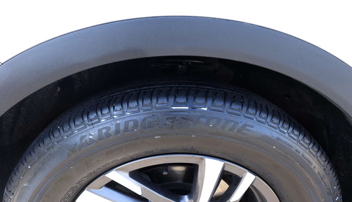 2022 Mahindra XUV700 AX 5 D MT 5 STR, Diesel, Manual, 67,287 km, Left Front Tyre Tread